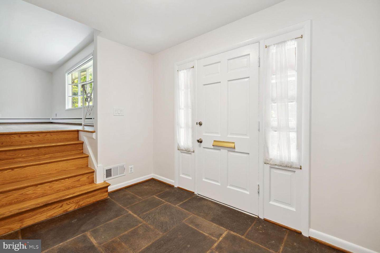 9803 INGLEMERE DR