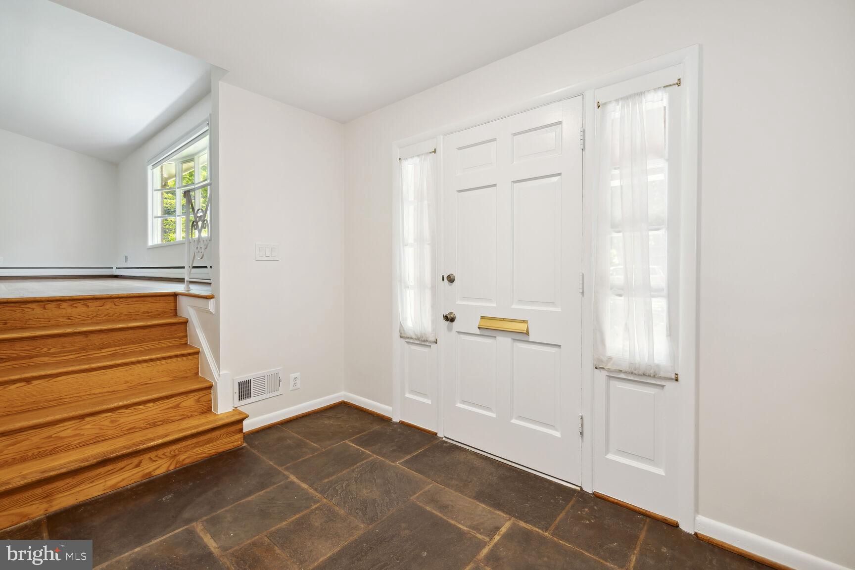 9803 INGLEMERE DR