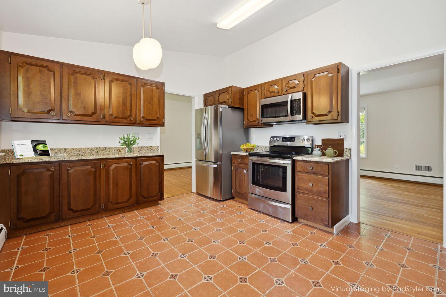 9803 INGLEMERE DR