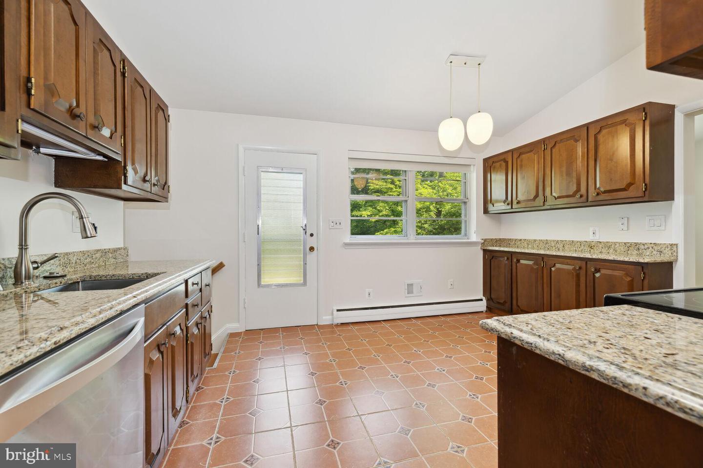 9803 INGLEMERE DR