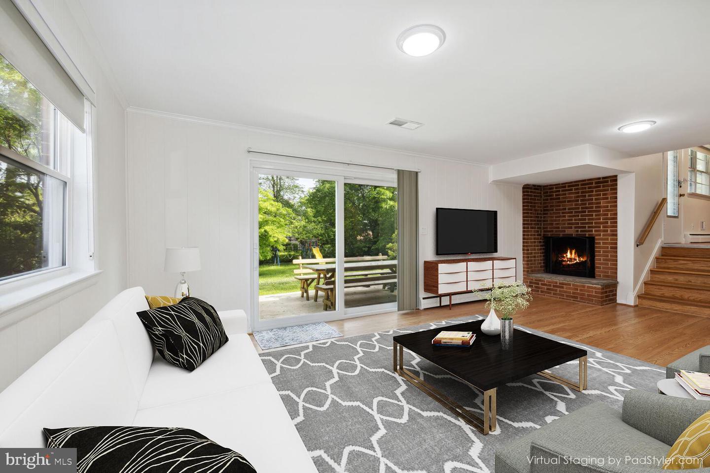 9803 INGLEMERE DR