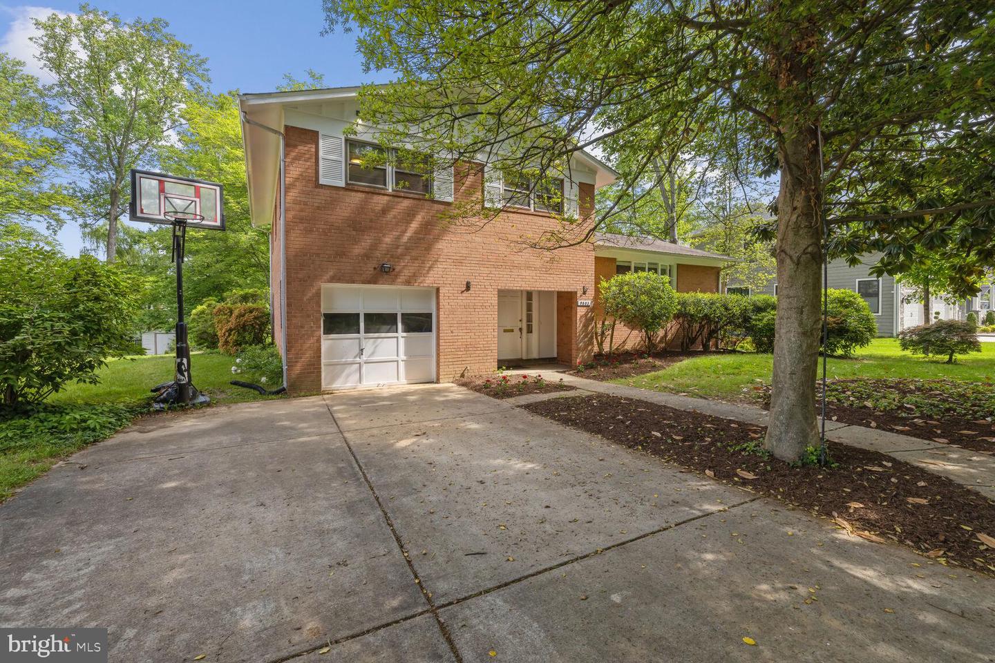 9803 INGLEMERE DR