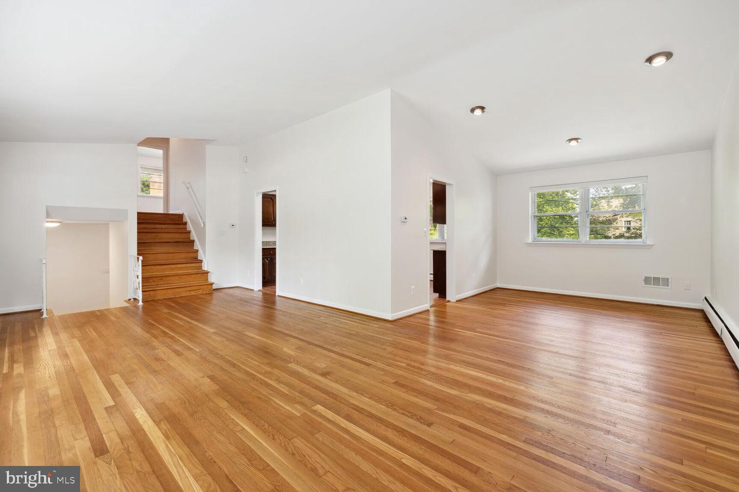 9803 INGLEMERE DR
