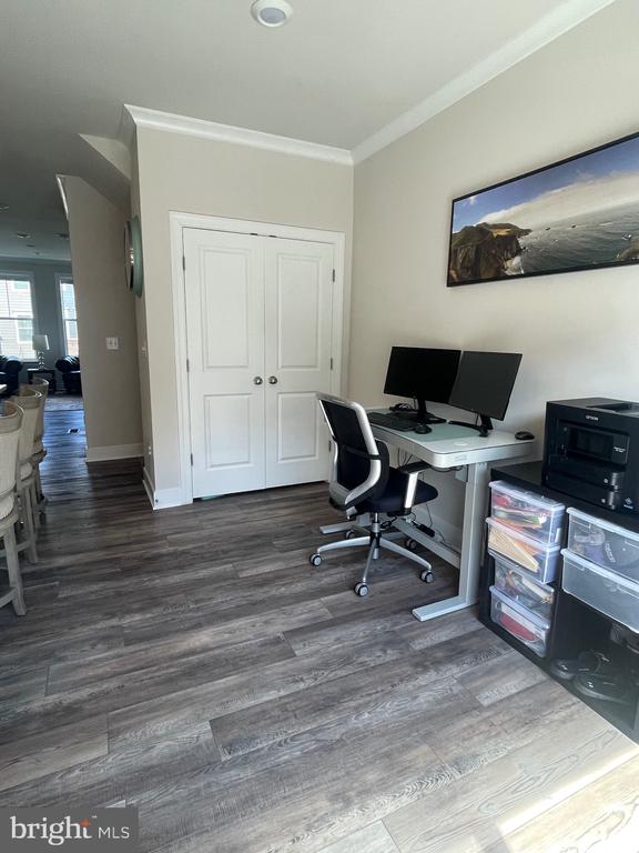106 DICKENSON DR