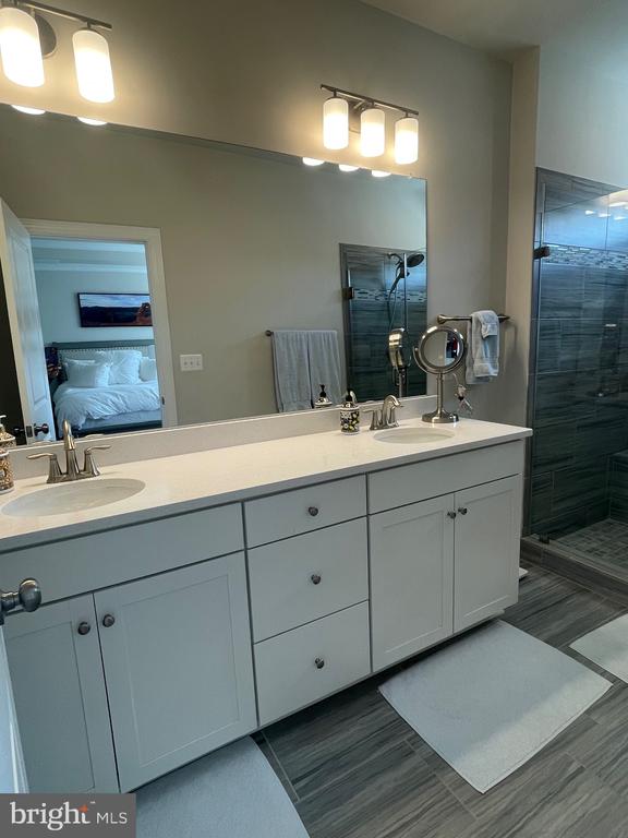 106 DICKENSON DR