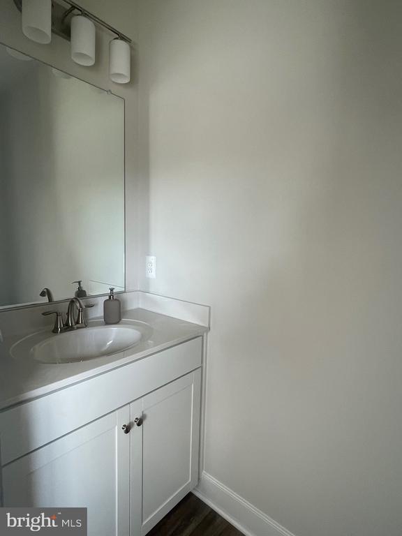 106 DICKENSON DR