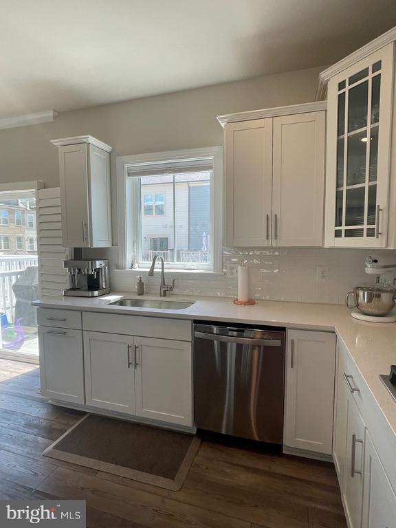 106 DICKENSON DR