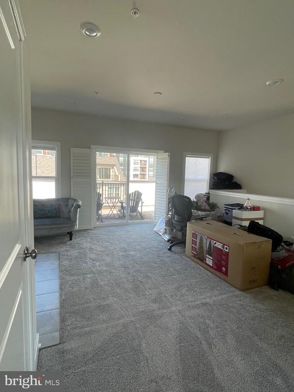 106 DICKENSON DR