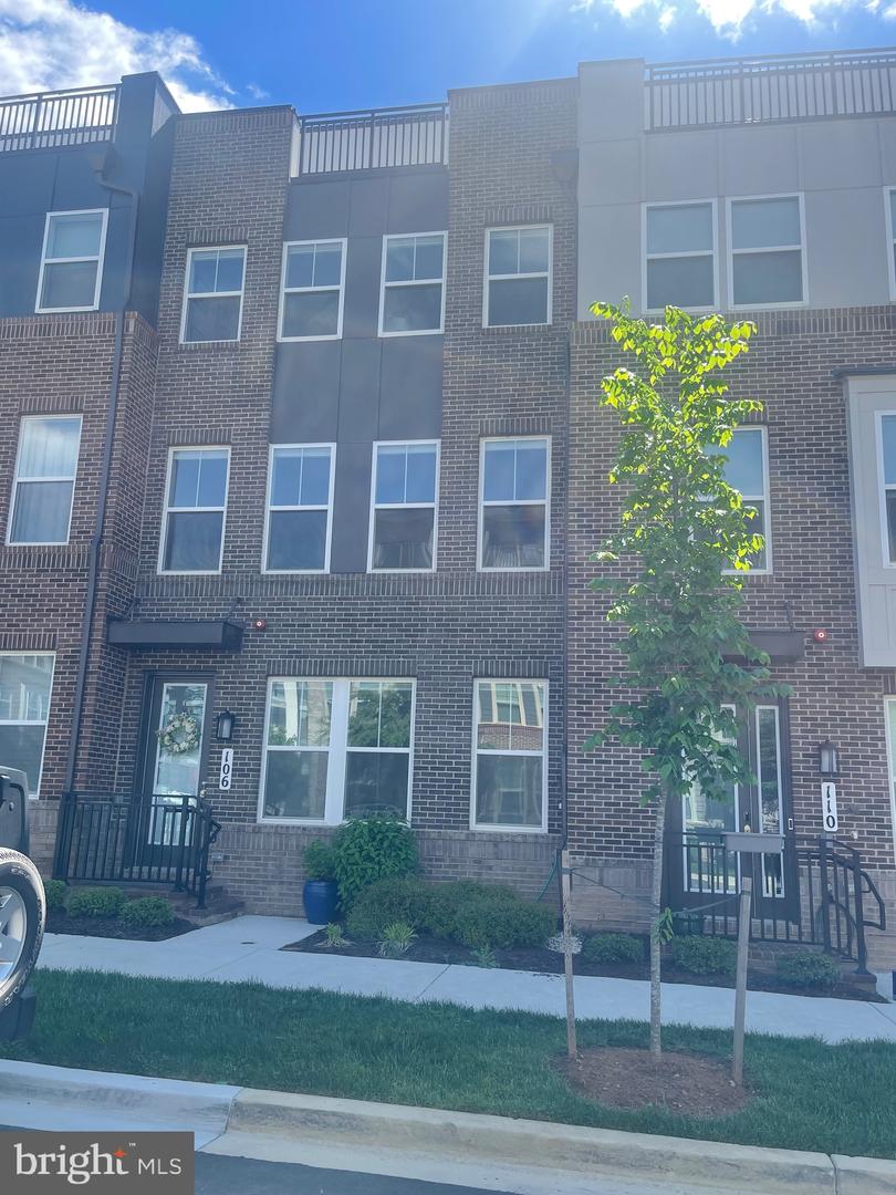106 DICKENSON DR
