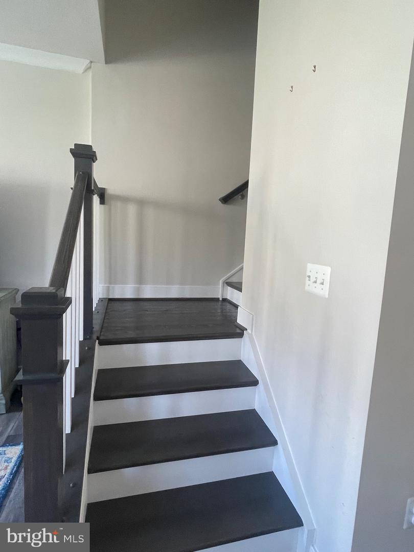 106 DICKENSON DR