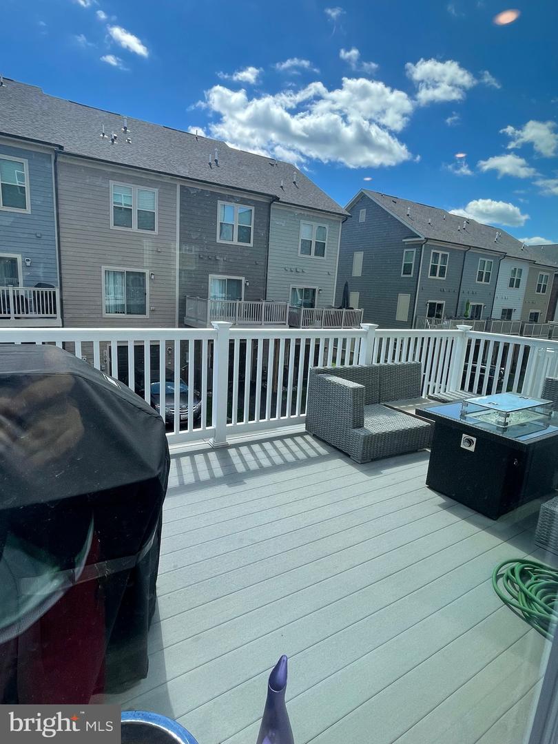 106 DICKENSON DR