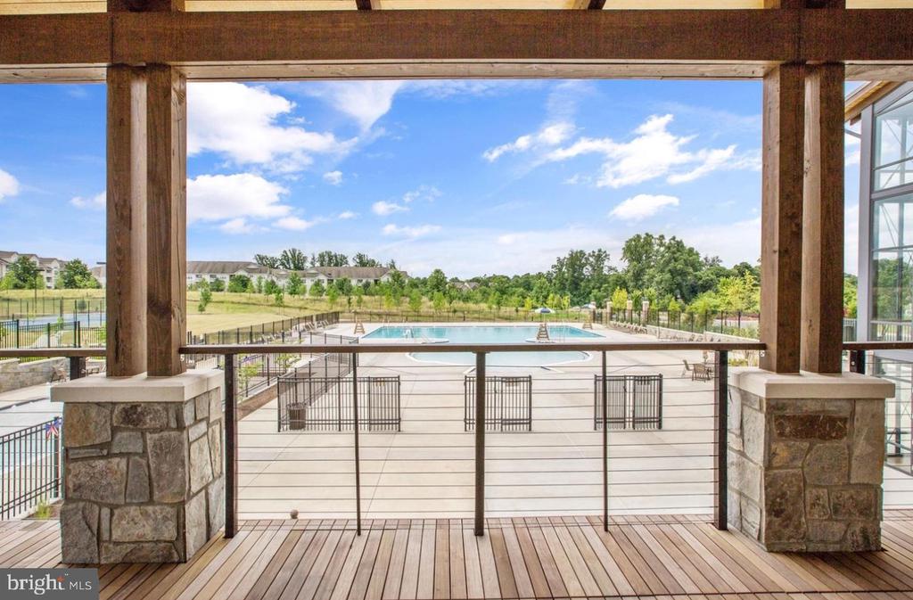 106 DICKENSON DR
