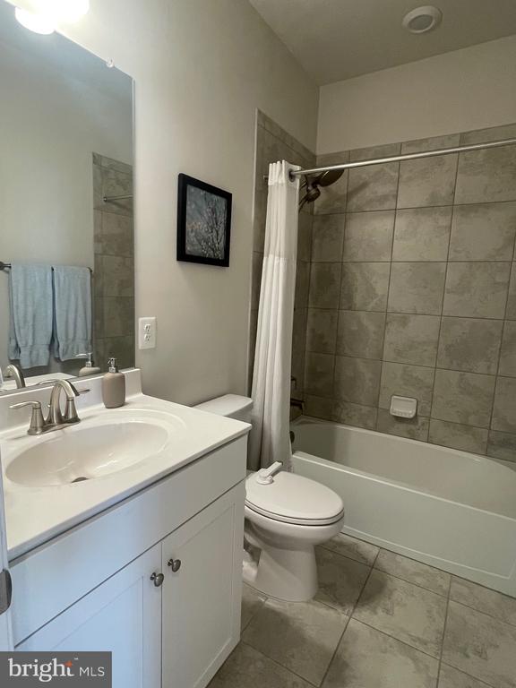 106 DICKENSON DR