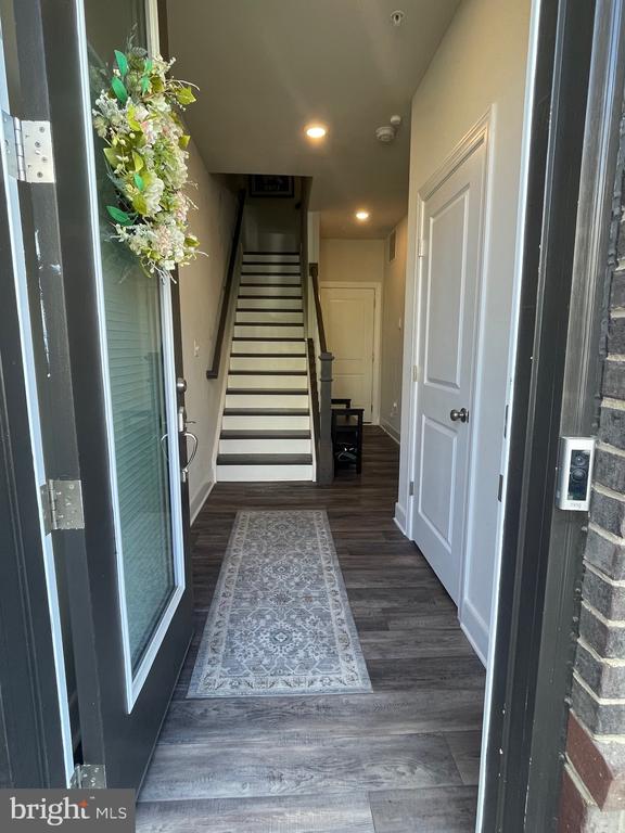 106 DICKENSON DR