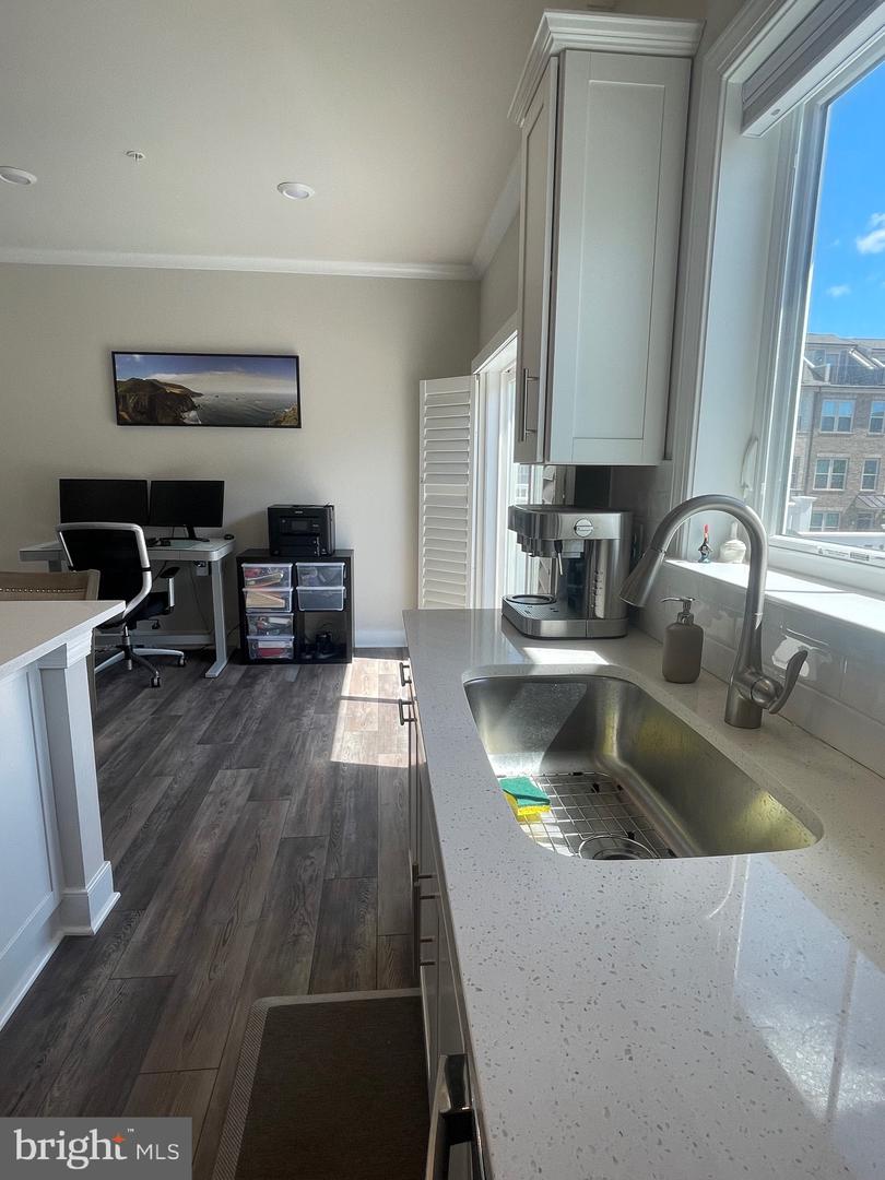 106 DICKENSON DR