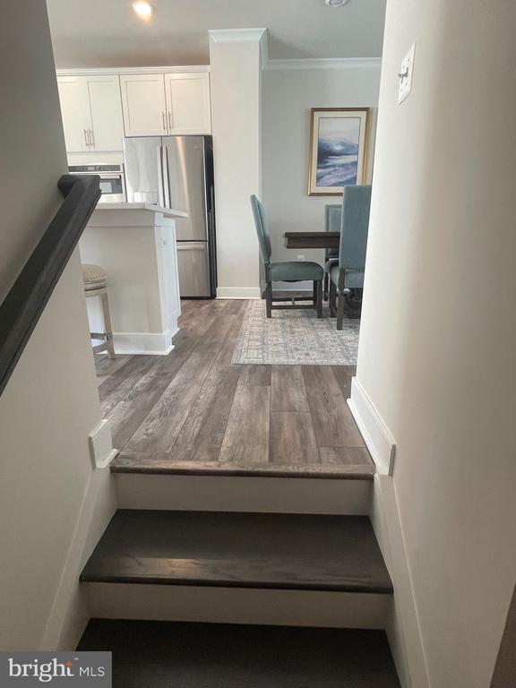 106 DICKENSON DR