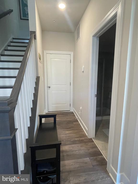 106 DICKENSON DR