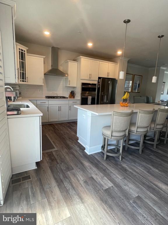106 DICKENSON DR