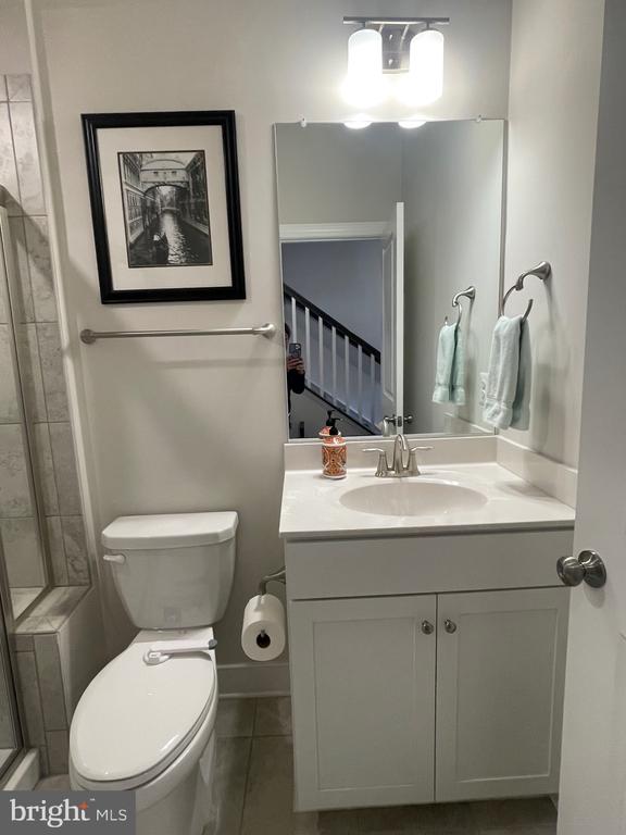 106 DICKENSON DR