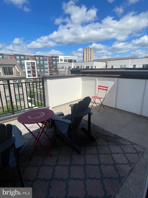 106 DICKENSON DR