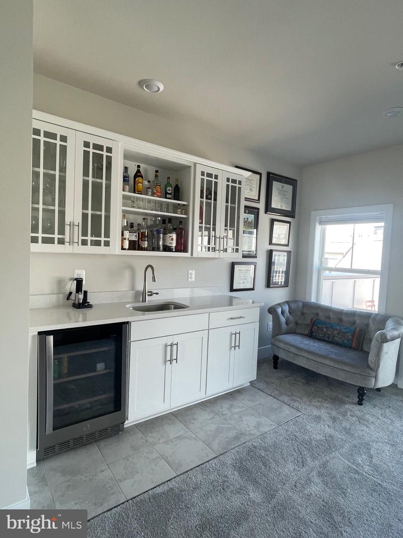 106 DICKENSON DR