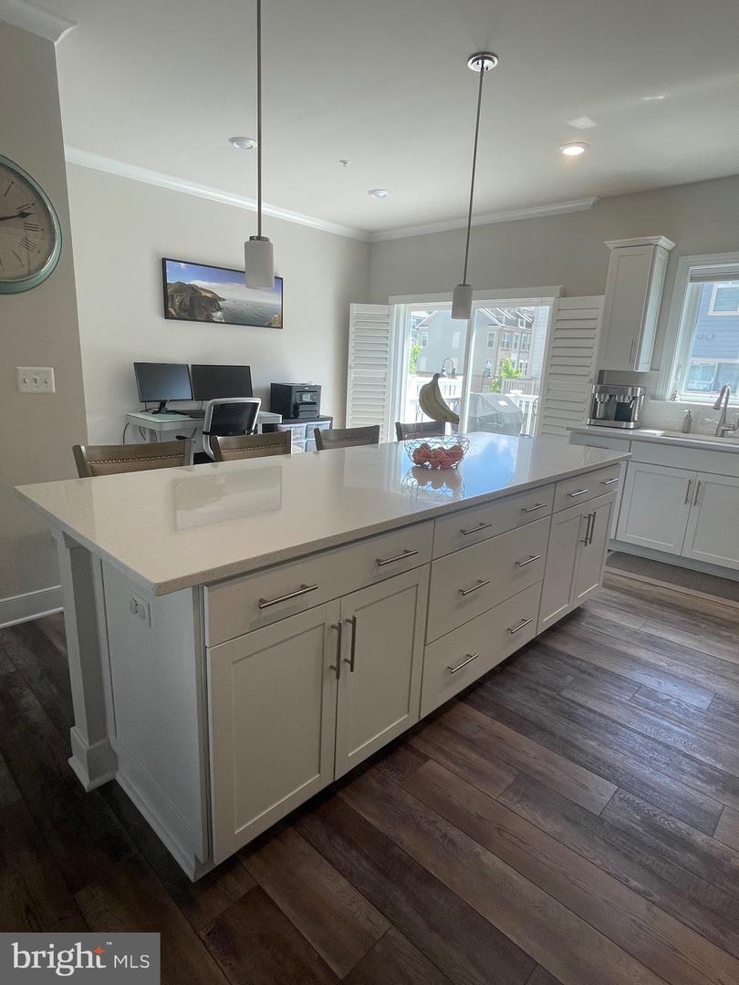106 DICKENSON DR