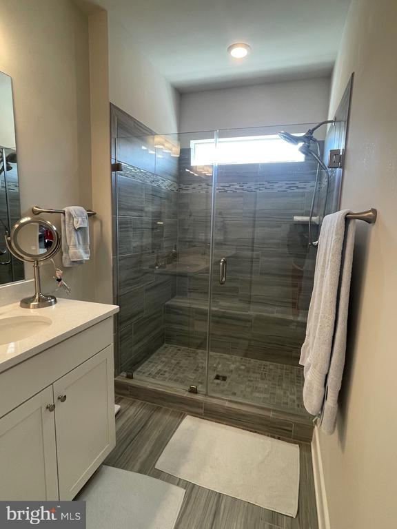 106 DICKENSON DR