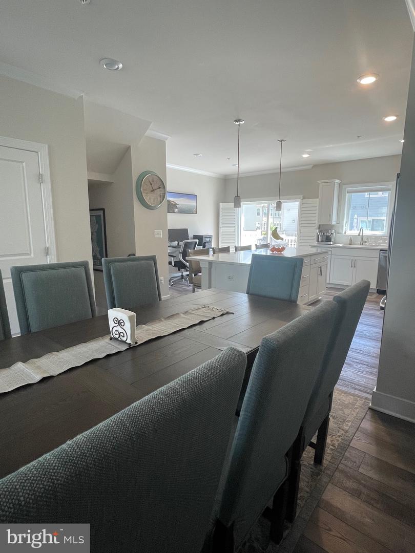 106 DICKENSON DR