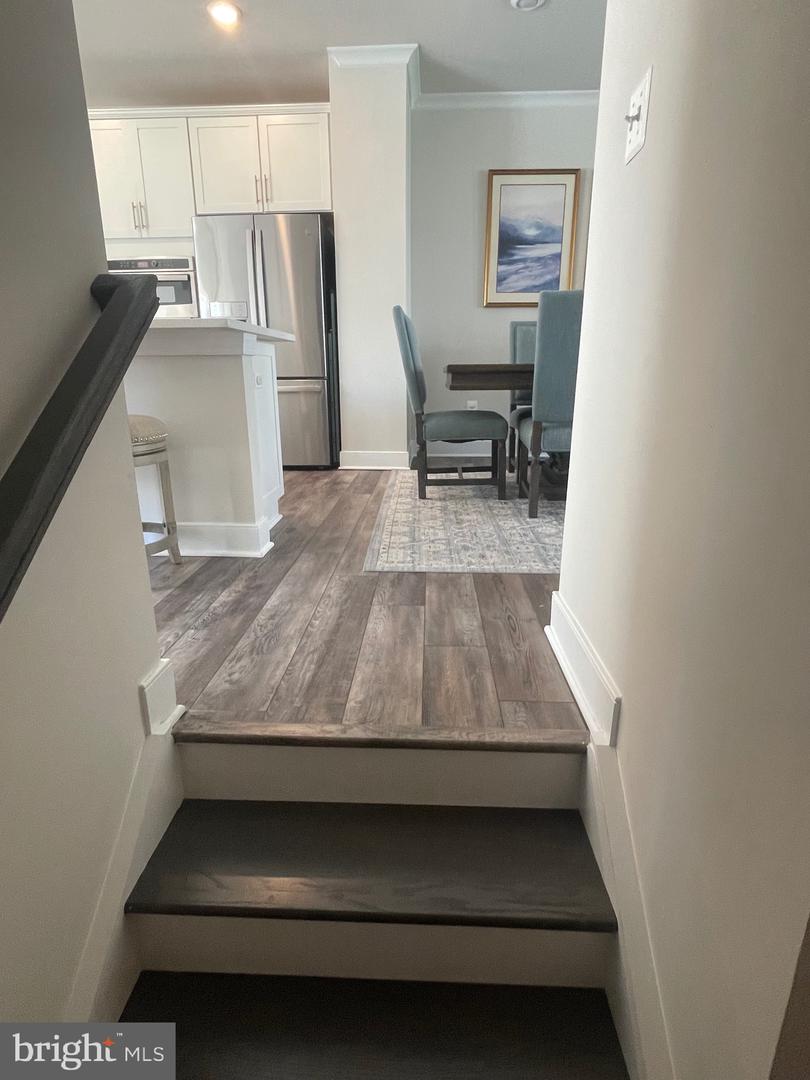 106 DICKENSON DR