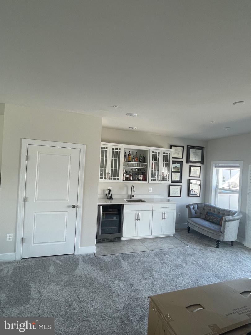 106 DICKENSON DR