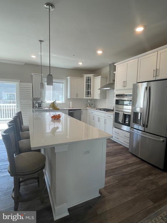 106 DICKENSON DR