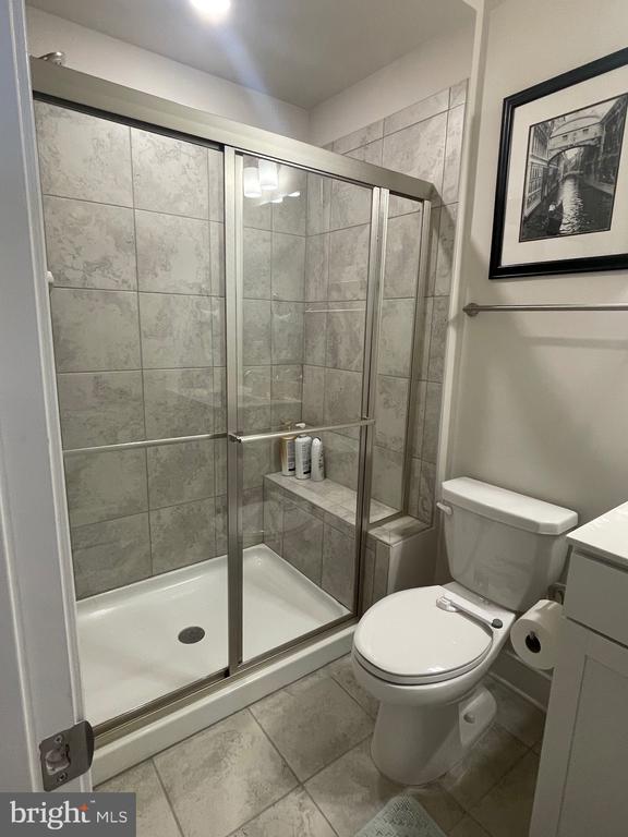 106 DICKENSON DR