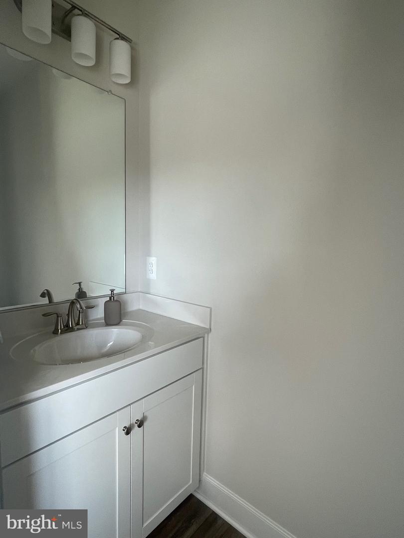 106 DICKENSON DR