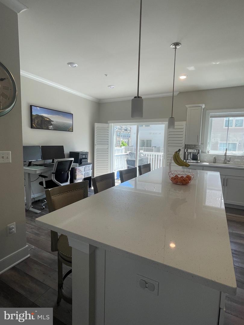 106 DICKENSON DR