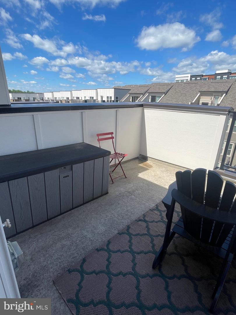 106 DICKENSON DR