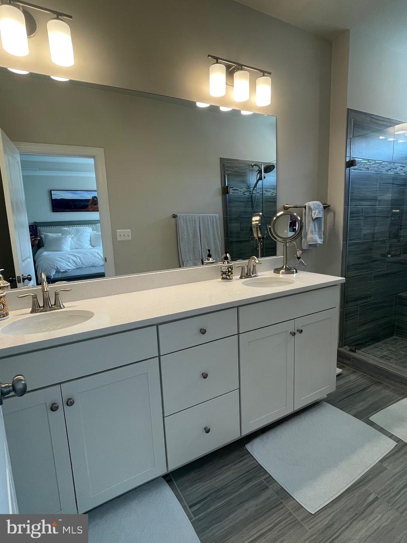 106 DICKENSON DR