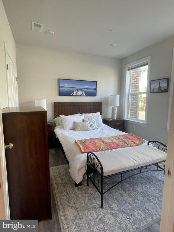 106 DICKENSON DR