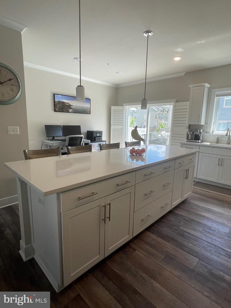 106 DICKENSON DR