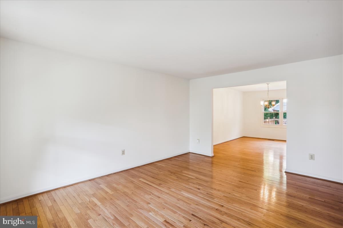 18518 GINGERBREAD LANE