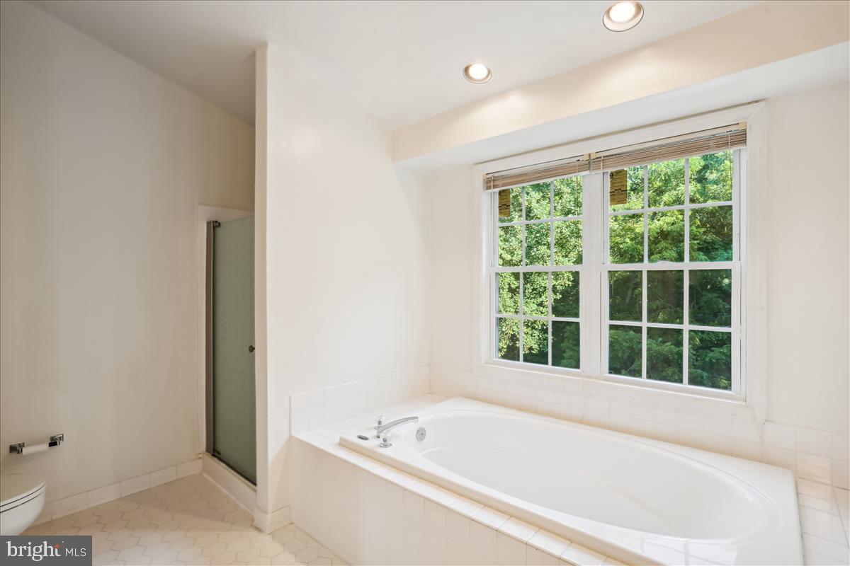 18518 GINGERBREAD LANE