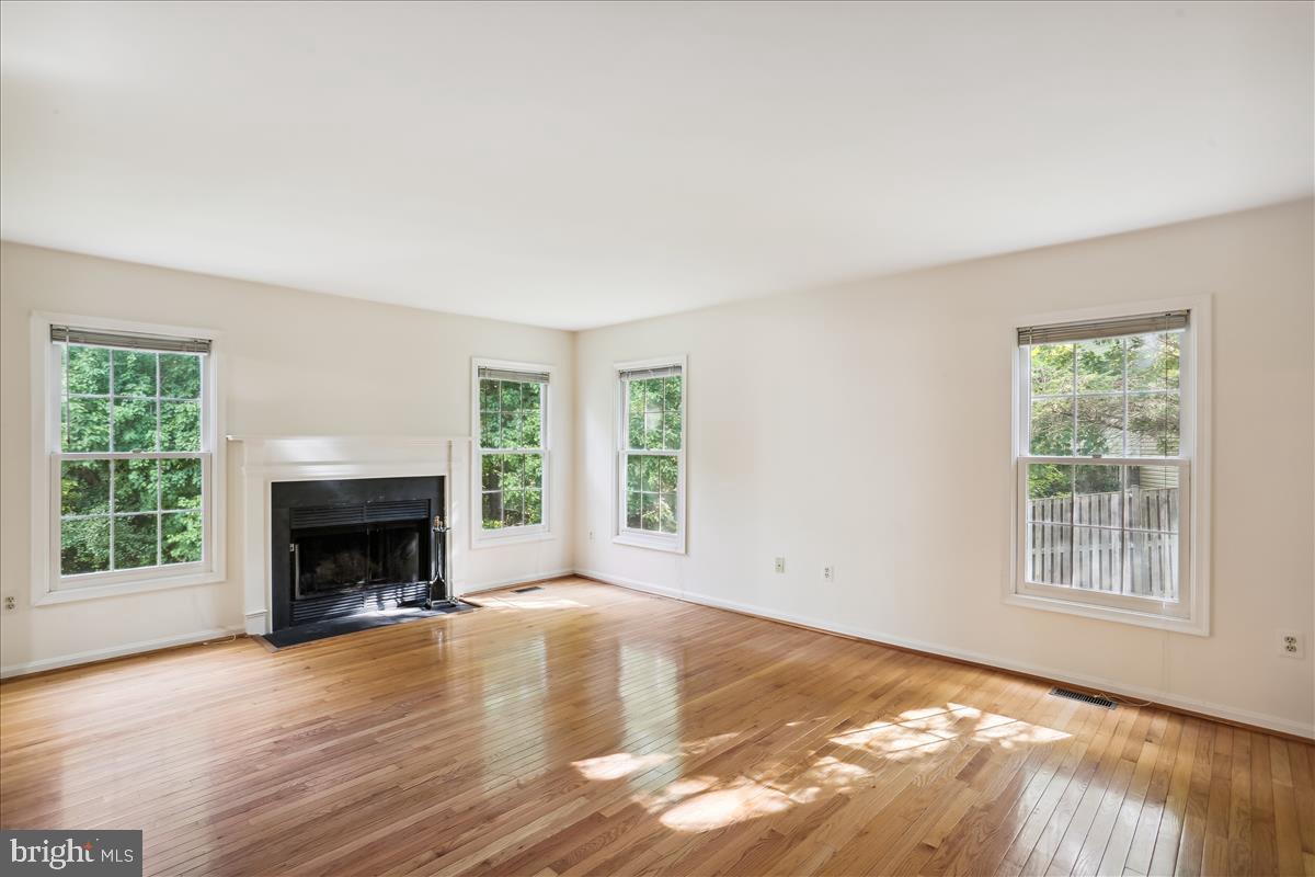 18518 GINGERBREAD LANE