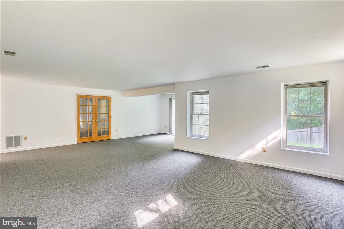 18518 GINGERBREAD LANE