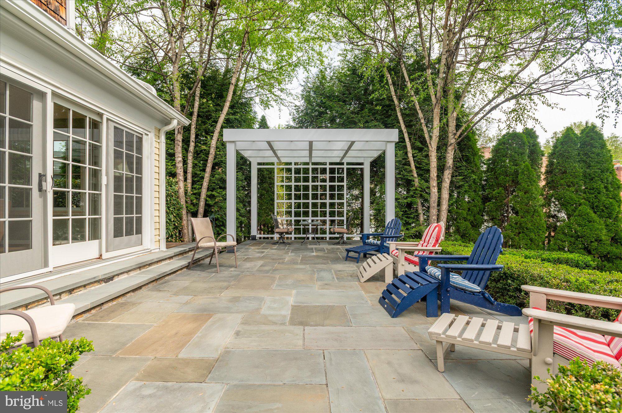 132 UPSHIRE CIRCLE