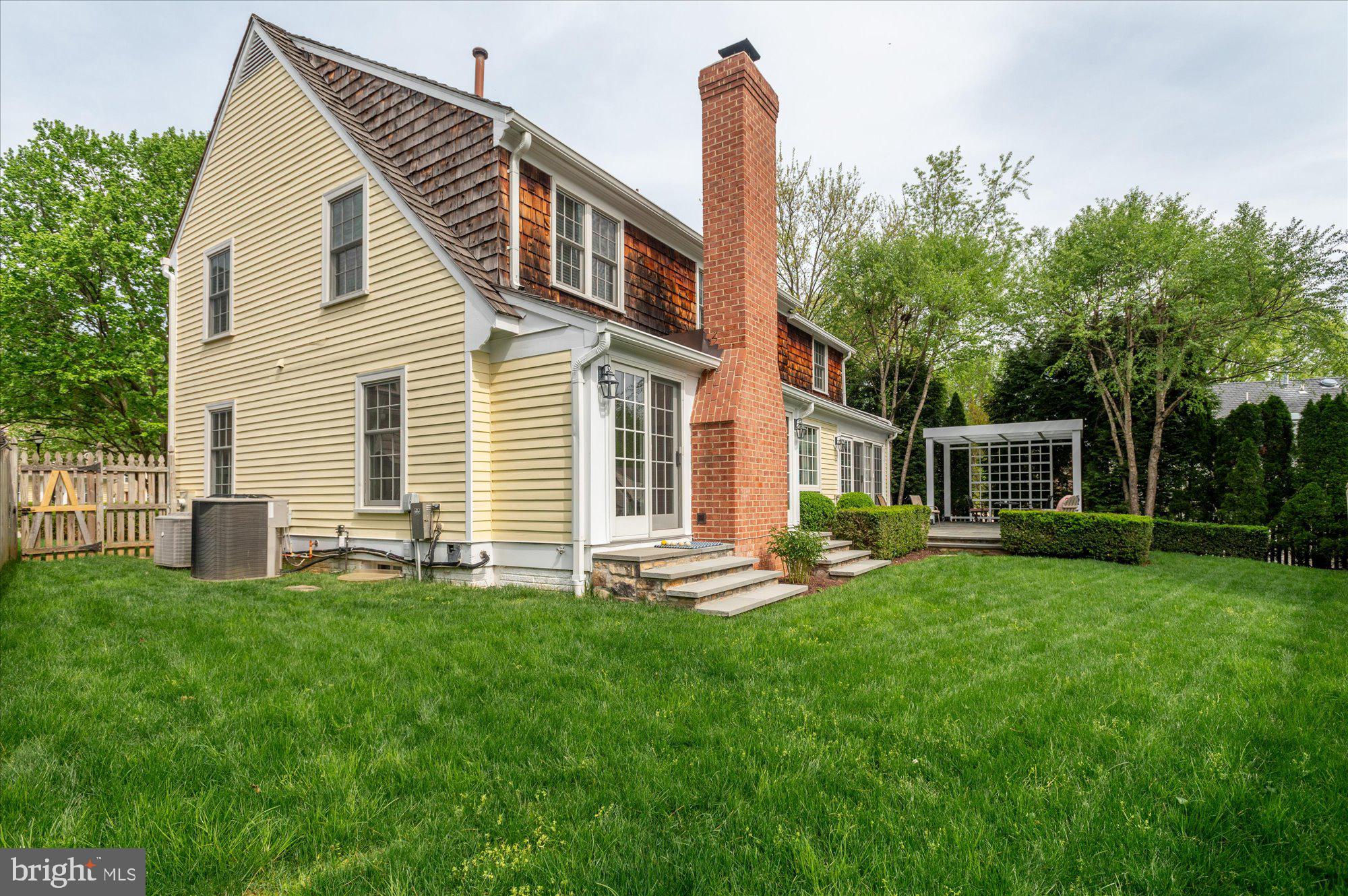 132 UPSHIRE CIRCLE