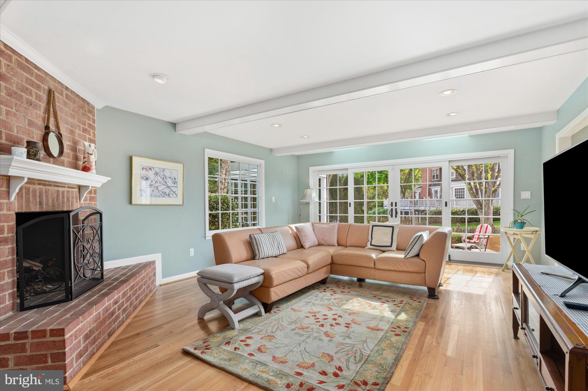 132 UPSHIRE CIRCLE