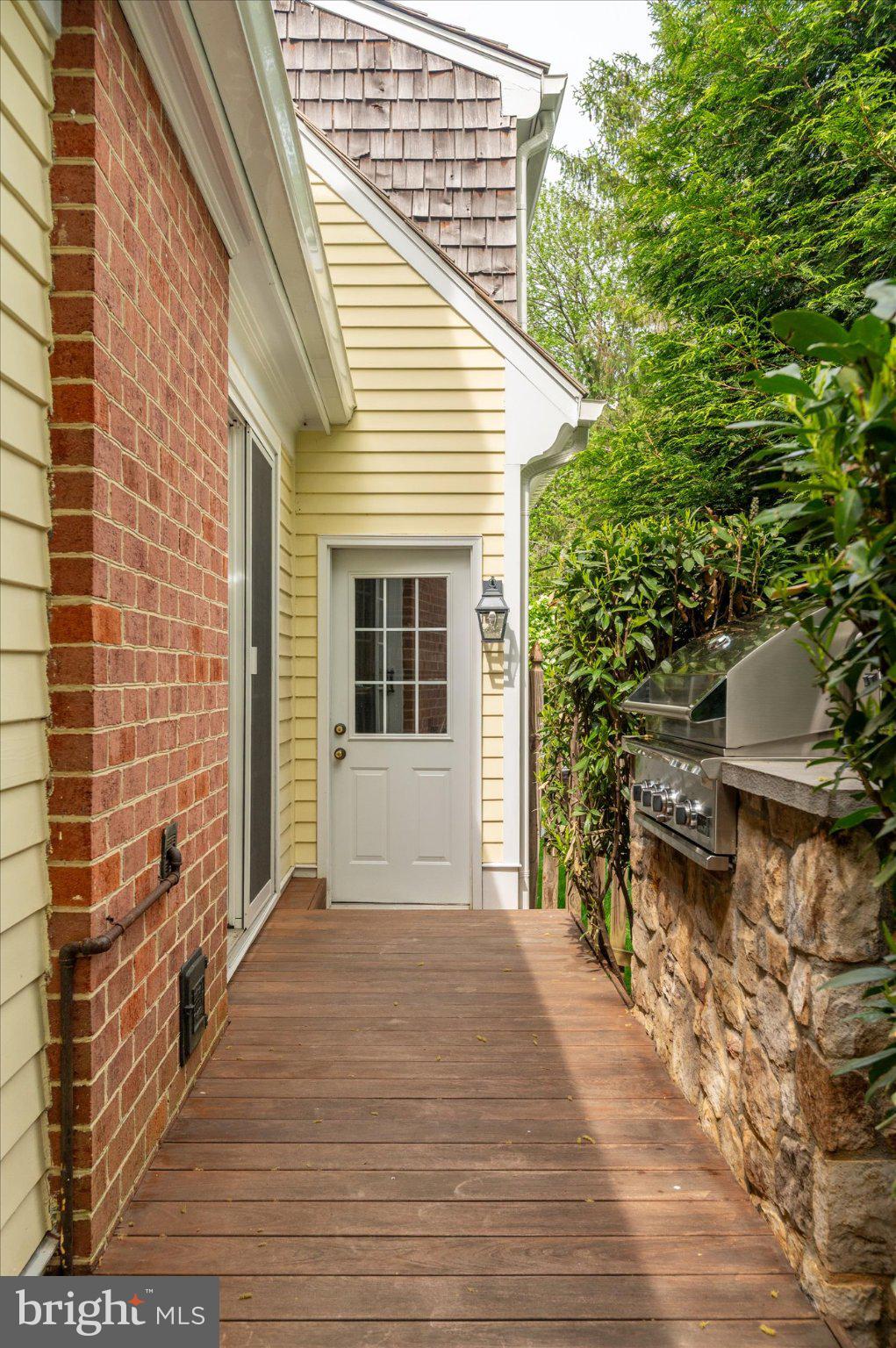 132 UPSHIRE CIRCLE