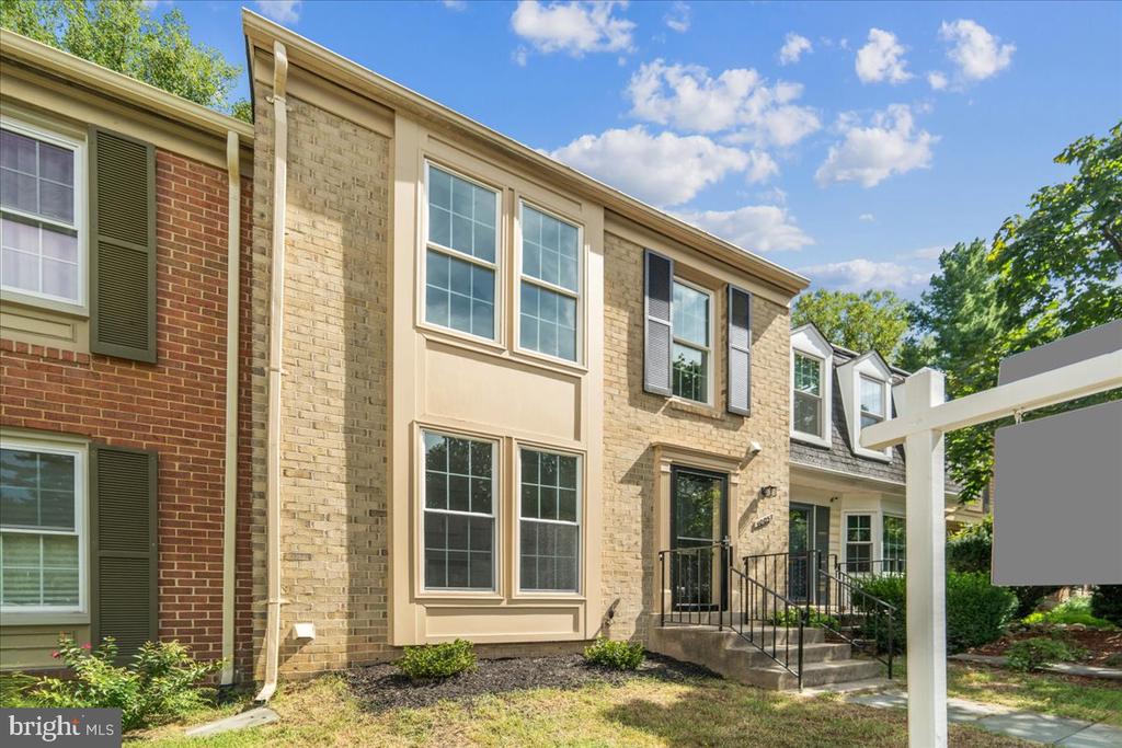 10057 MAPLE LEAF DRIVE