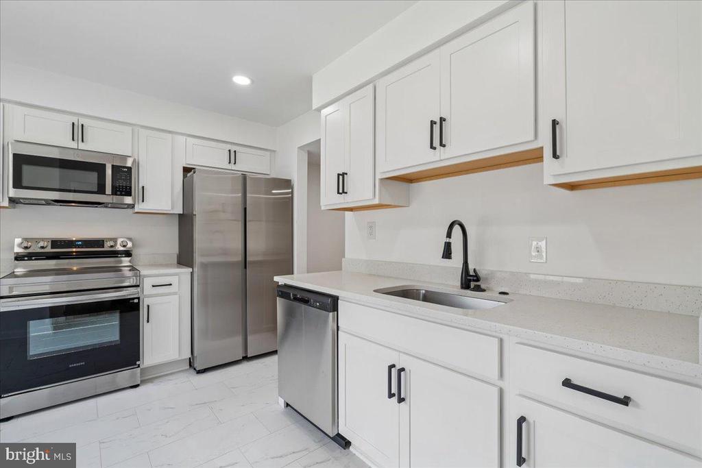 10057 MAPLE LEAF DRIVE