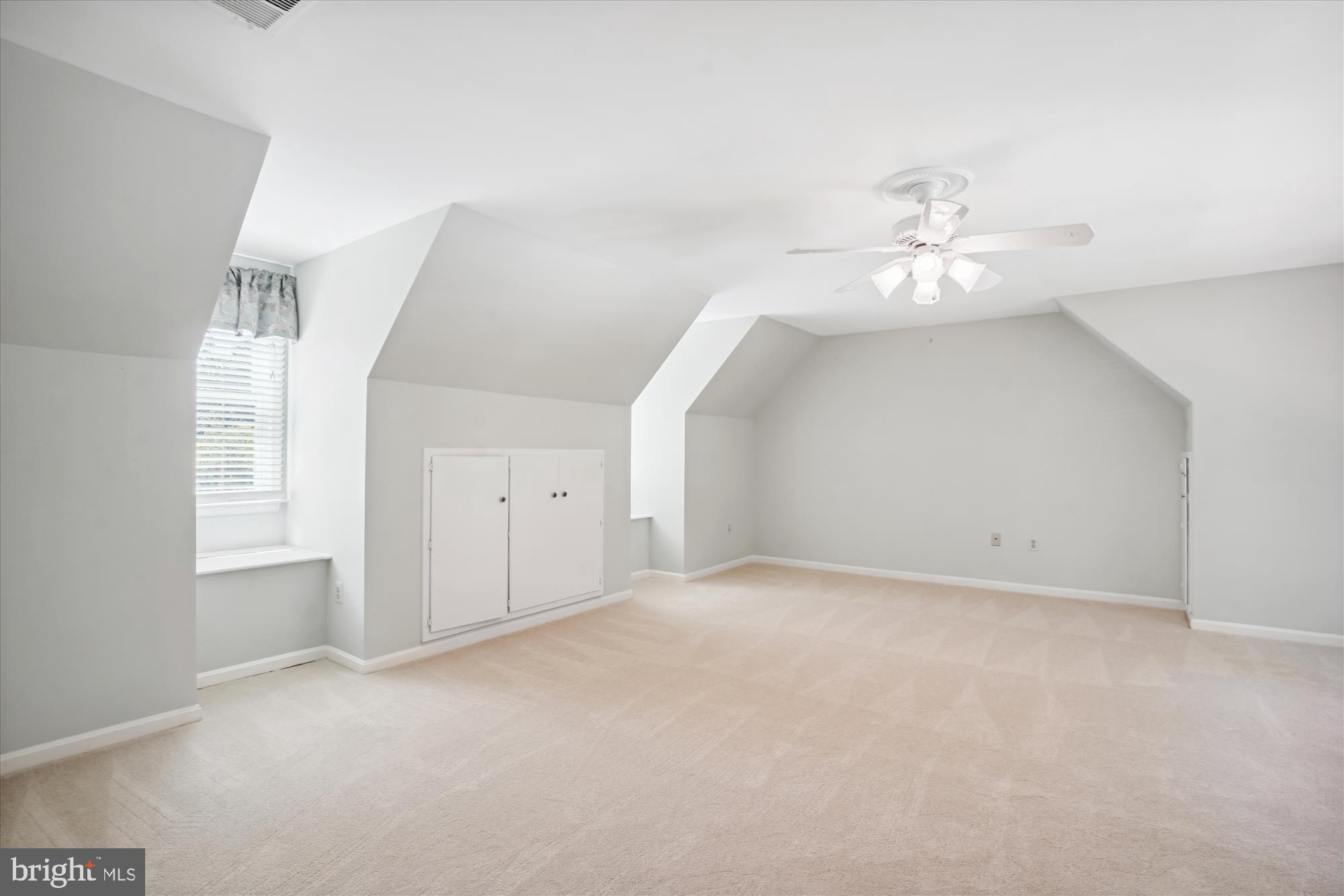 11689 Hollyview Dr