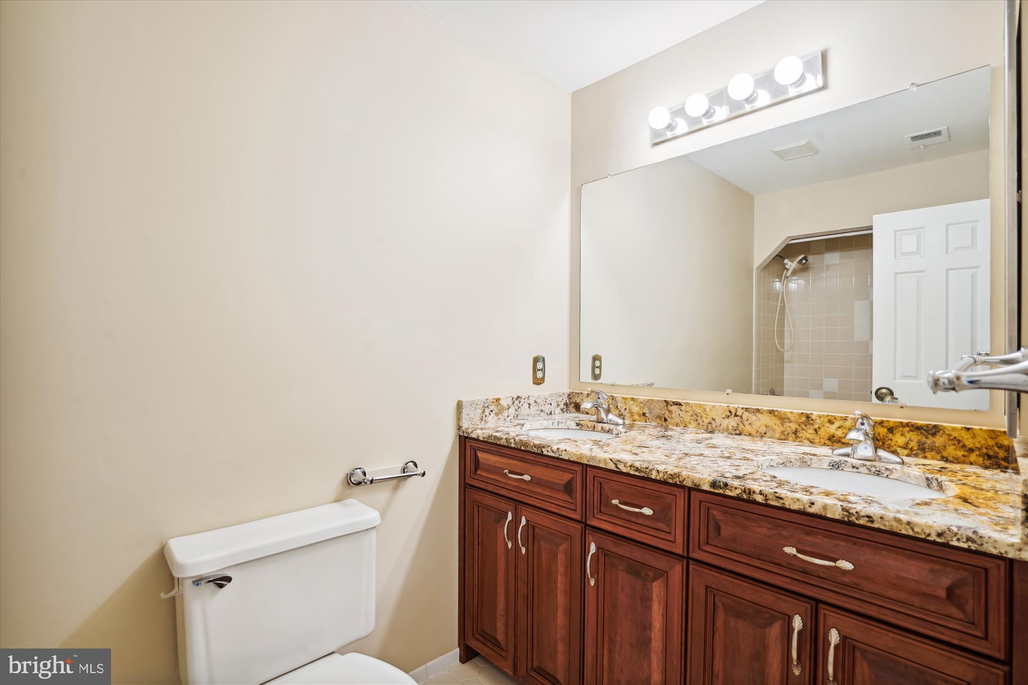 11689 Hollyview Dr
